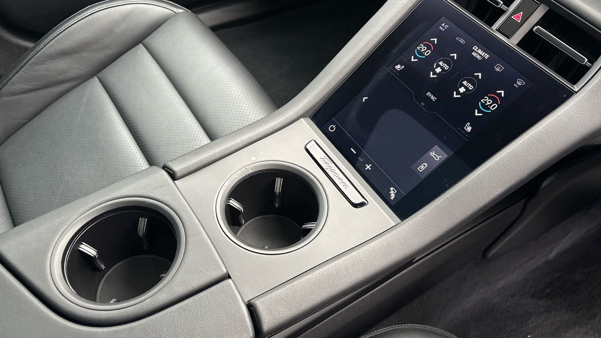 Porsche Taycan Image 18