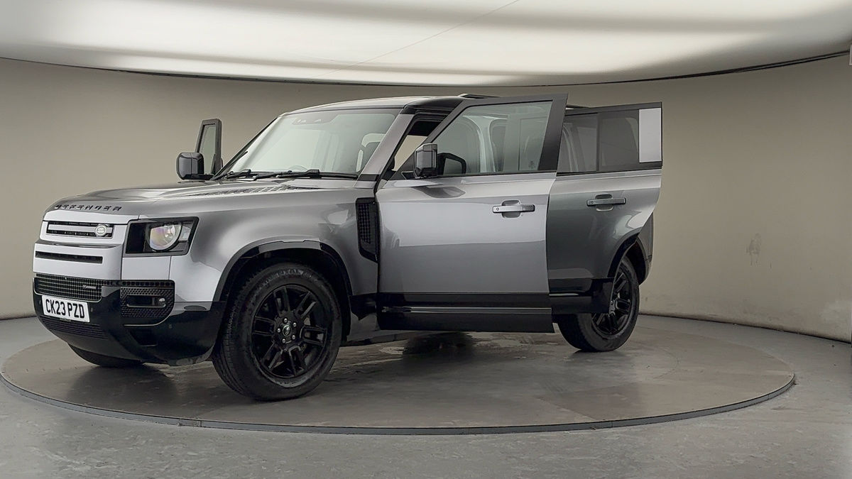 Land Rover Defender 110 Image 22