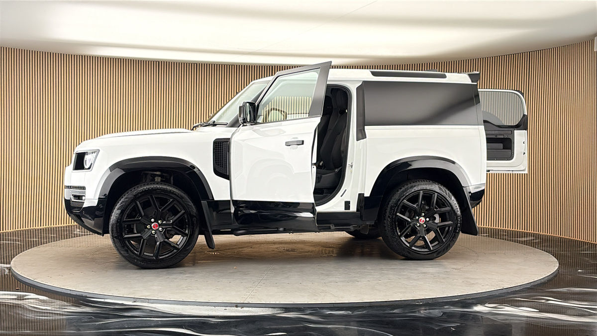 More views of Land Rover Defender 90