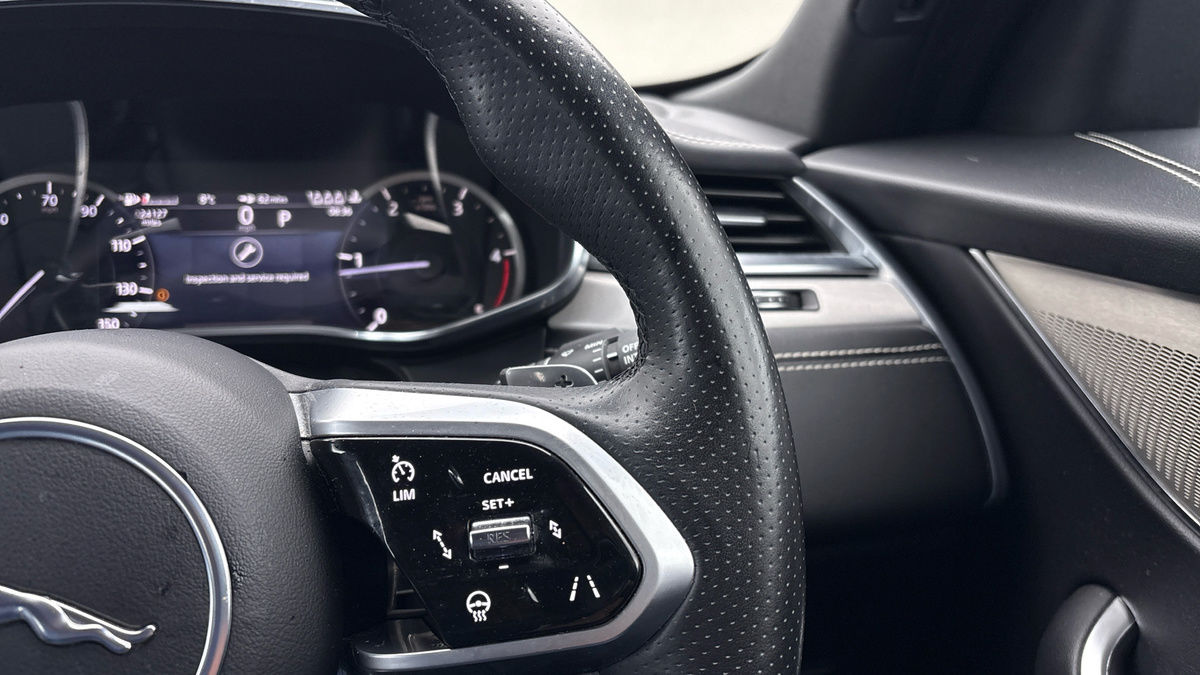 Jaguar F-PACE Image 14