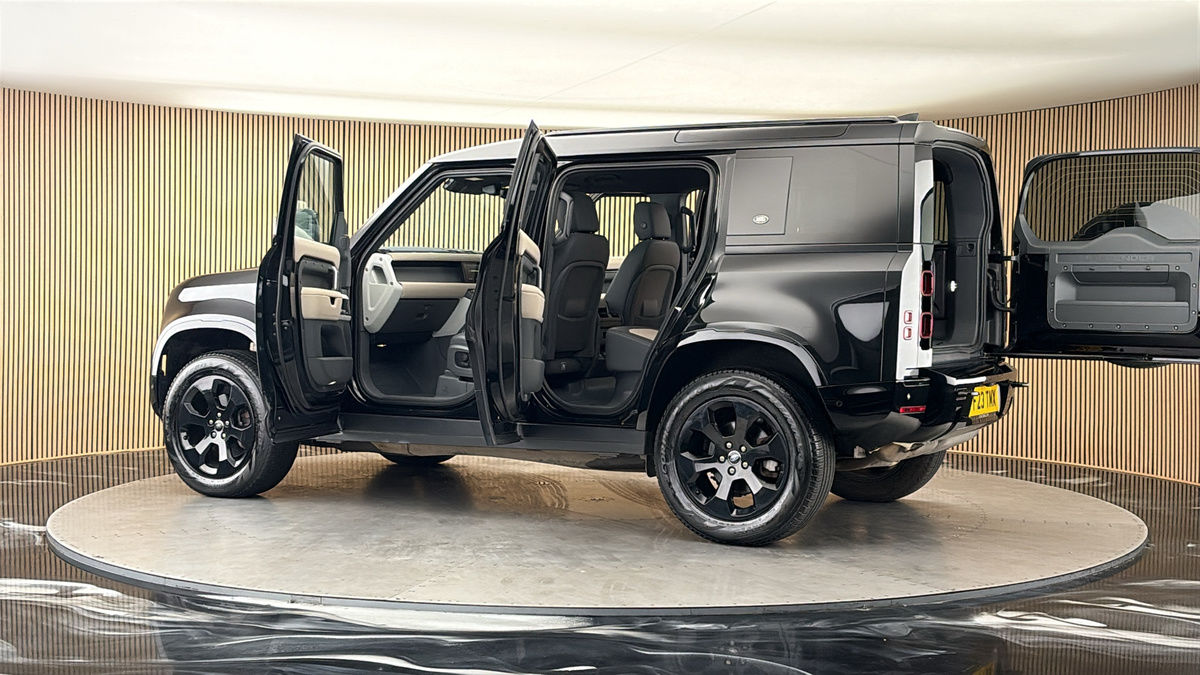 More views of Land Rover Defender 110