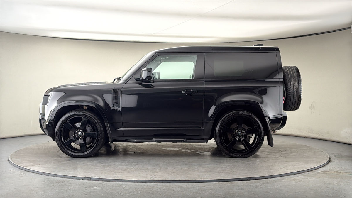 Land Rover Defender 90 Image 15
