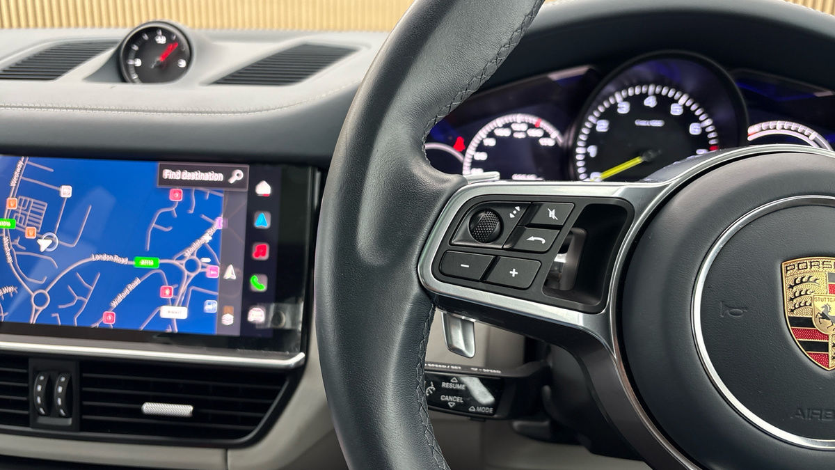 Porsche Cayenne Image 13