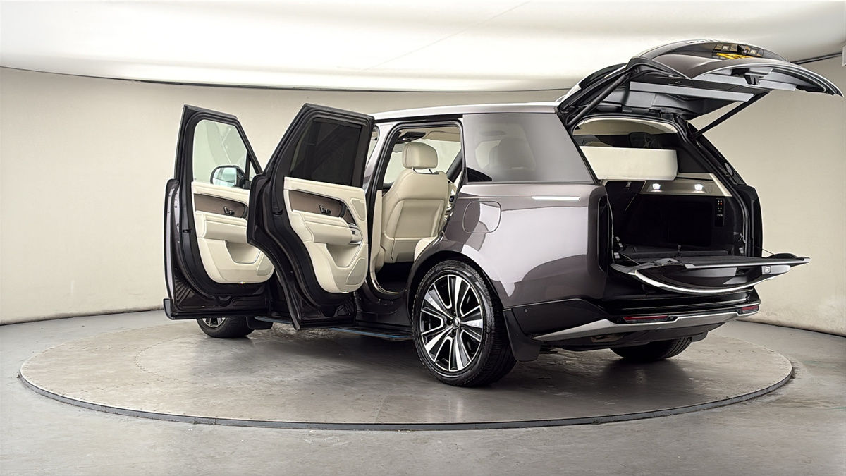 More views of Land Rover Range Rover