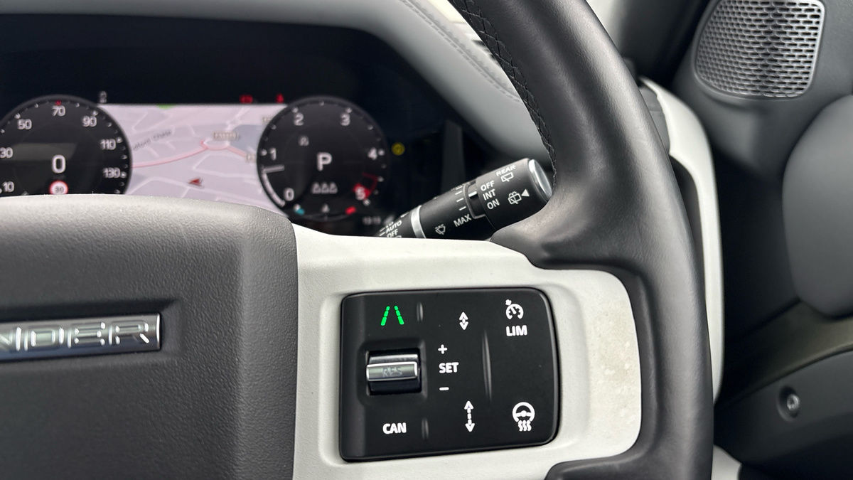 Land Rover Defender 90 Image 14