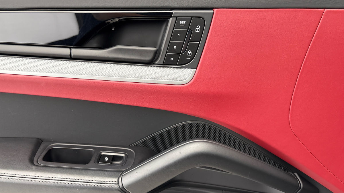 Porsche Cayenne Image 19