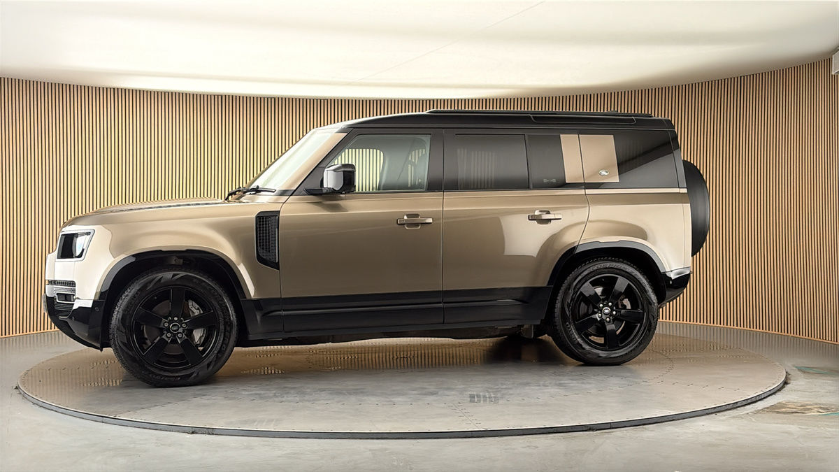 More views of Land Rover Defender 110