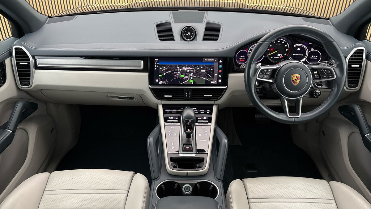 Porsche Cayenne Image 12