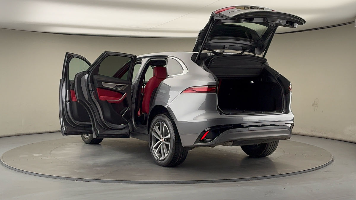 Jaguar F-PACE Image 23