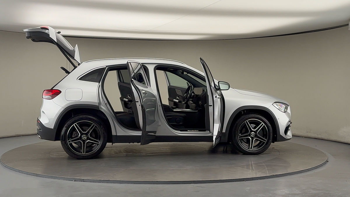 More views of Mercedes-Benz GLA