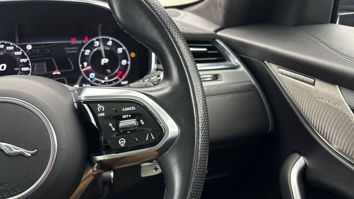 Jaguar F-PACE Image 14