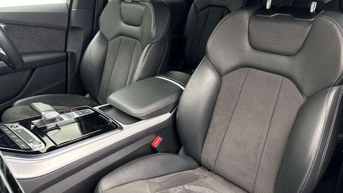 Audi Q7 Image 7