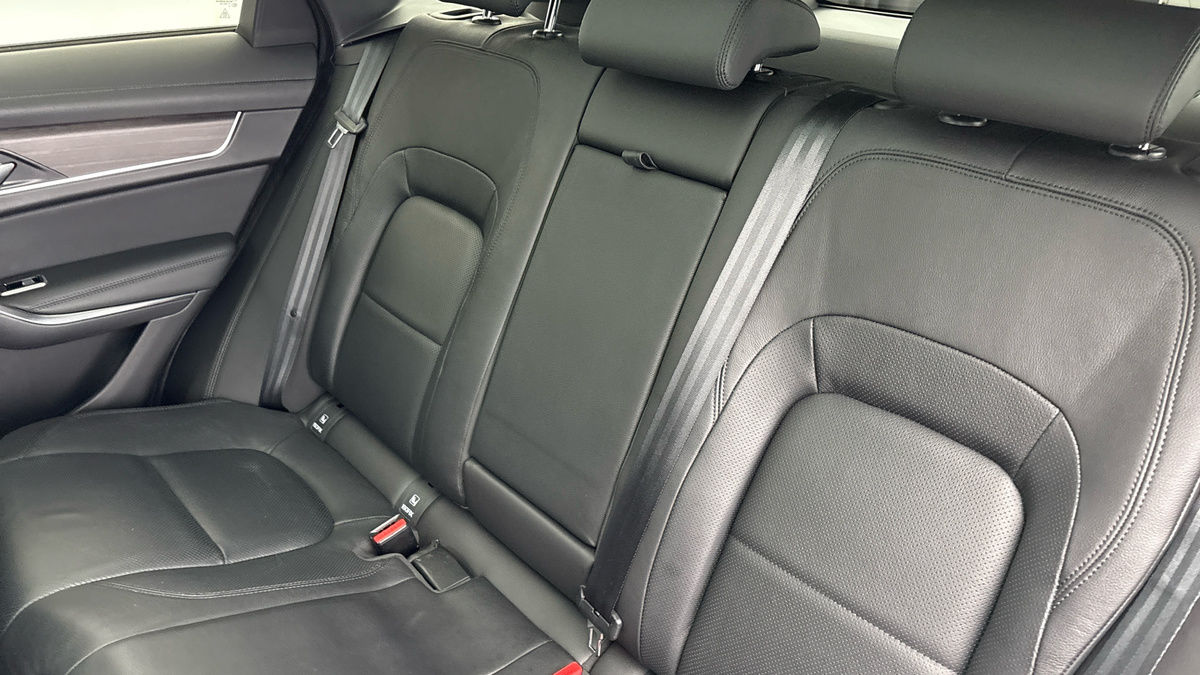 Jaguar F-PACE Image 8