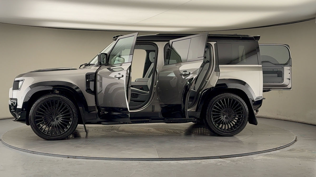 More views of Land Rover Defender 110