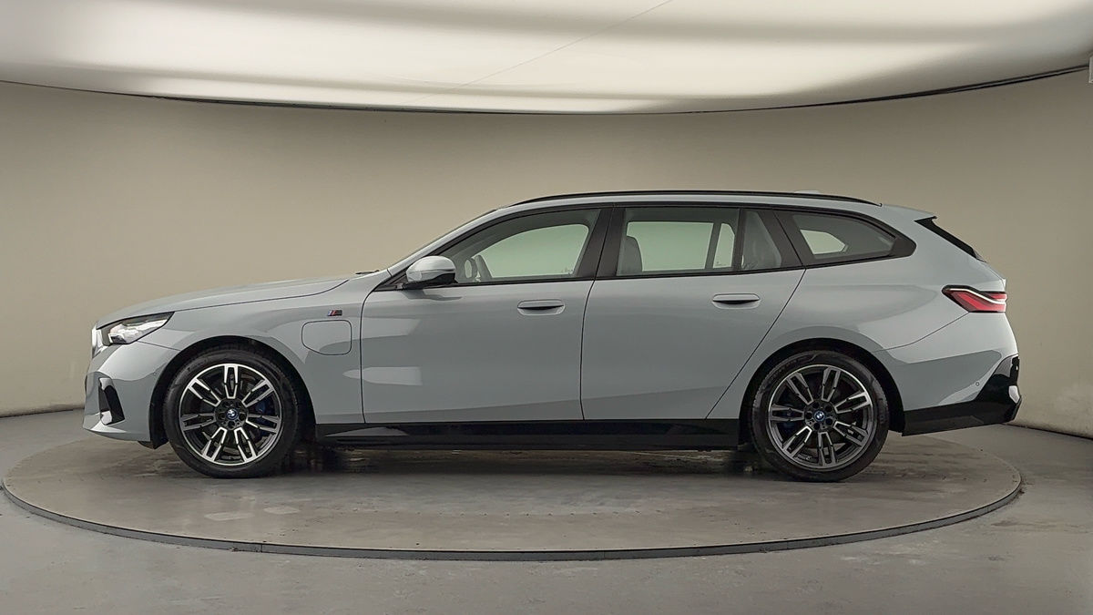 BMW 5 Series Image 15