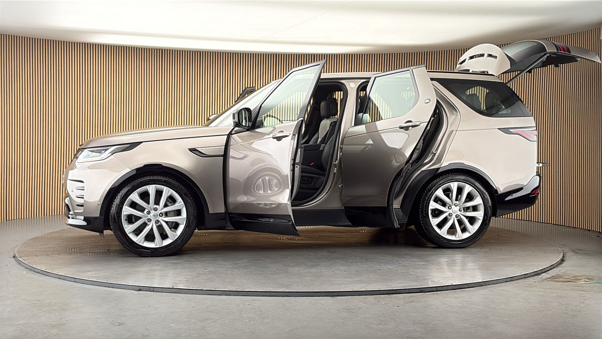 More views of Land Rover Discovery