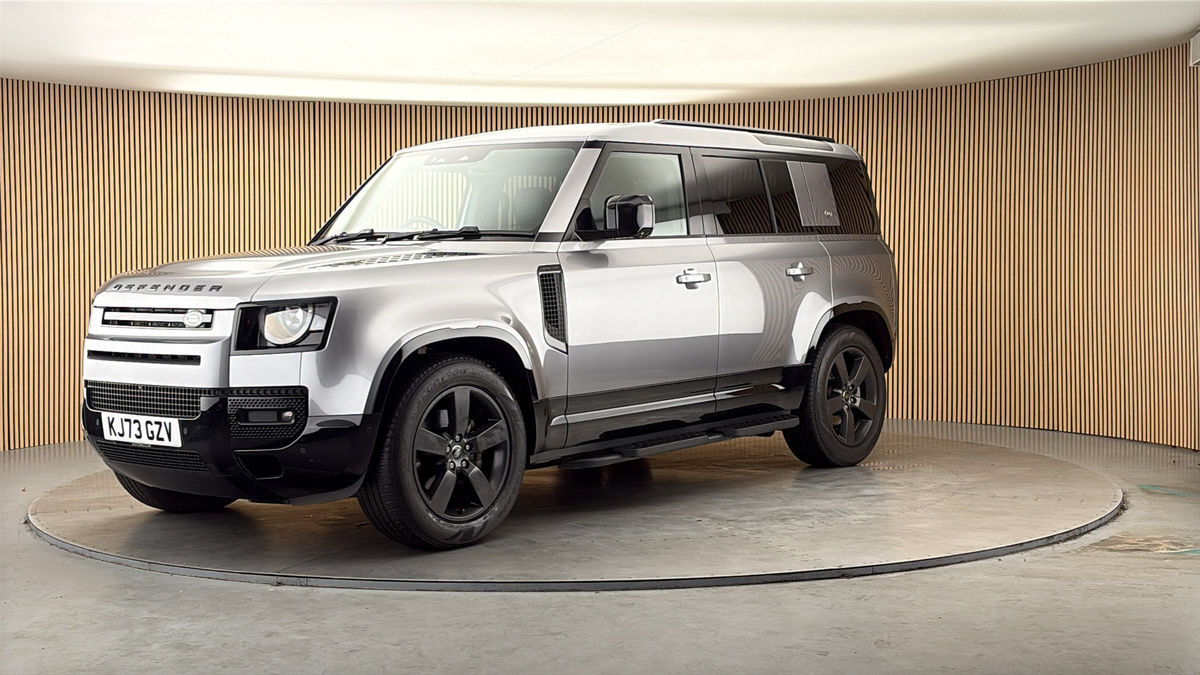 Land Rover Defender 110 Image 20