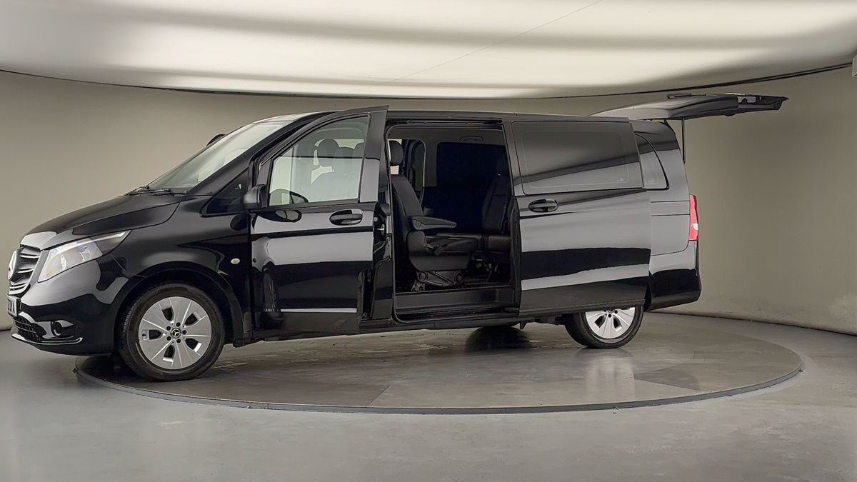 More views of Mercedes-Benz Vito