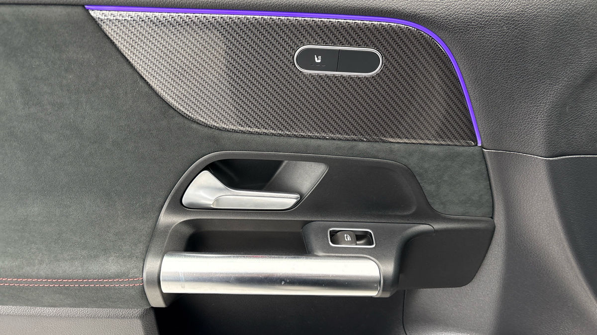 Mercedes-Benz GLA Image 19