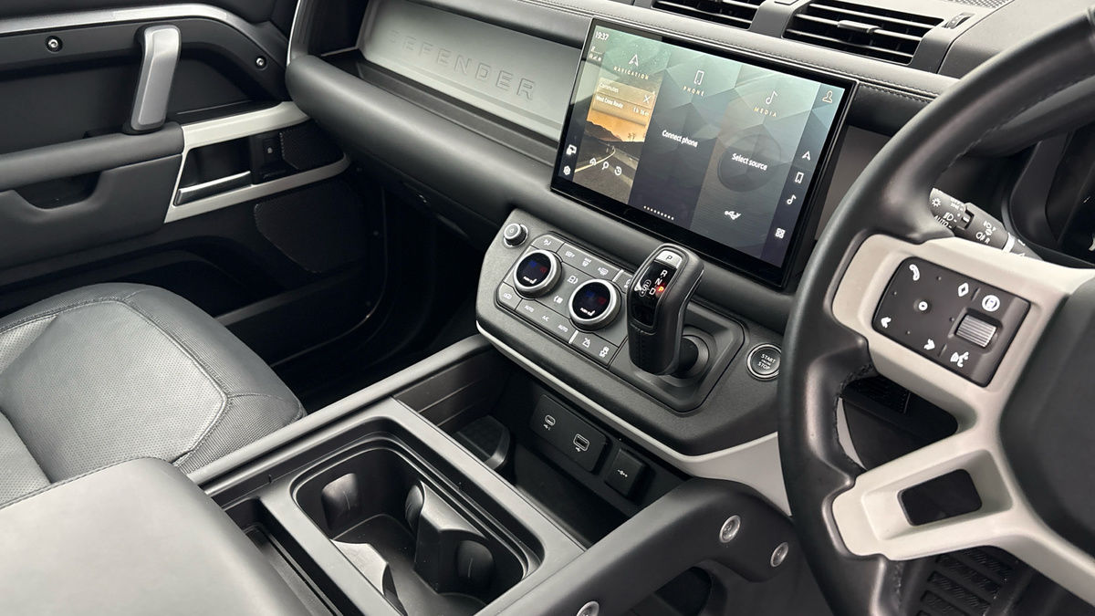 Land Rover Defender 90 Image 18