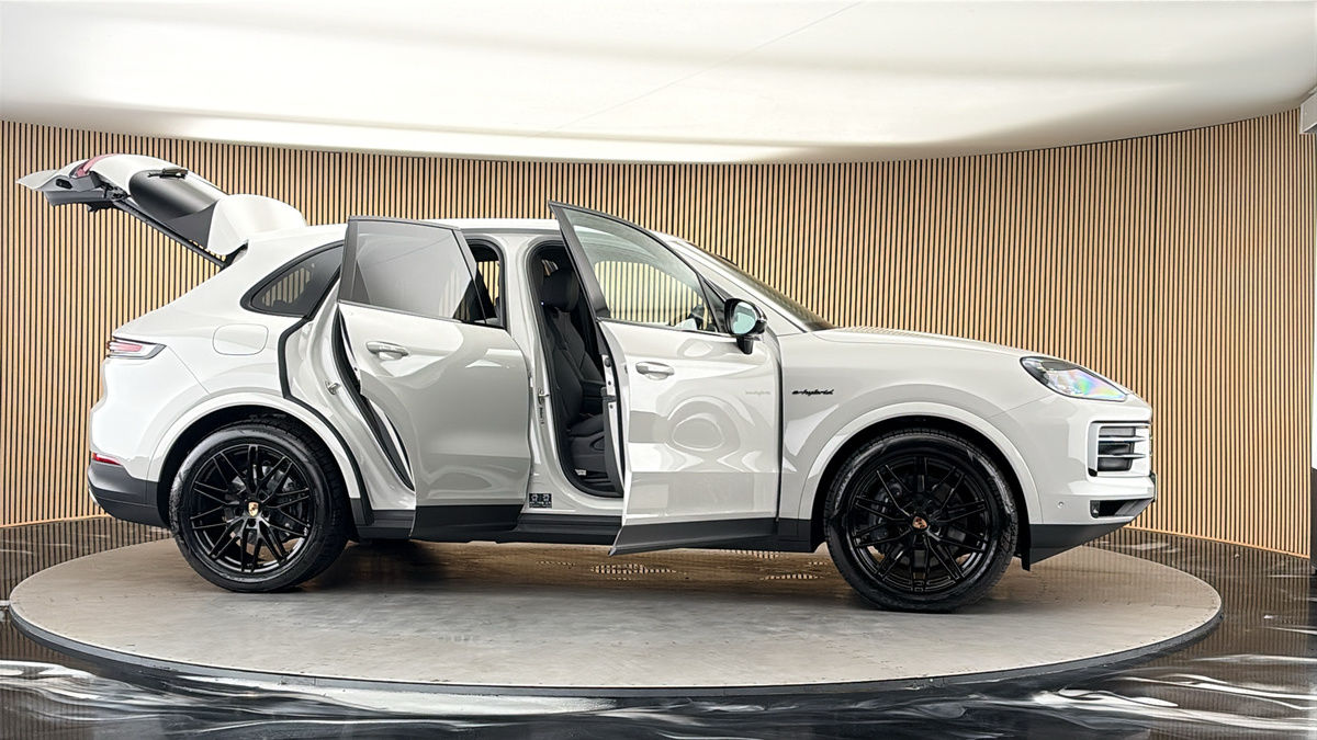 More views of Porsche Cayenne