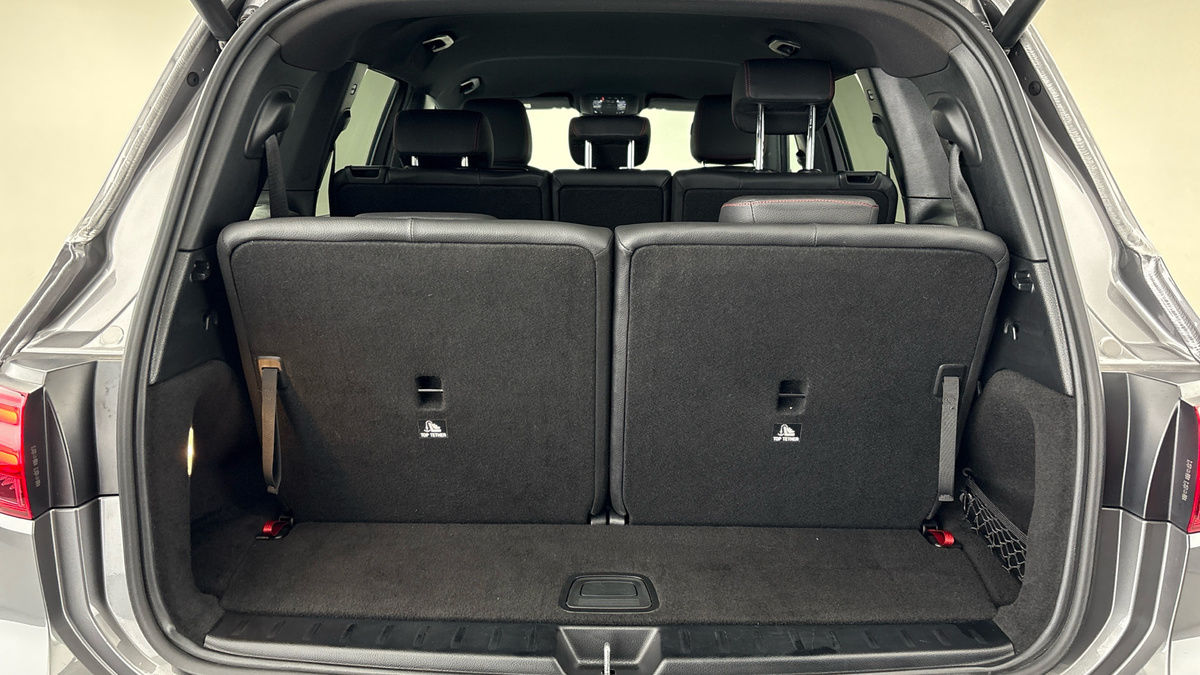 Mercedes-Benz GLB Image 11