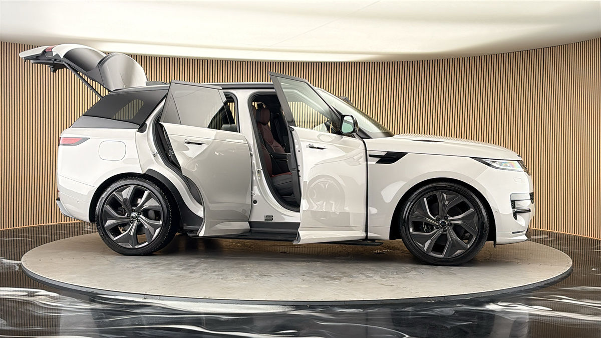 More views of Land Rover Range Rover Sport