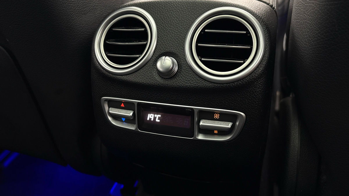 Mercedes-Benz GLC Image 29