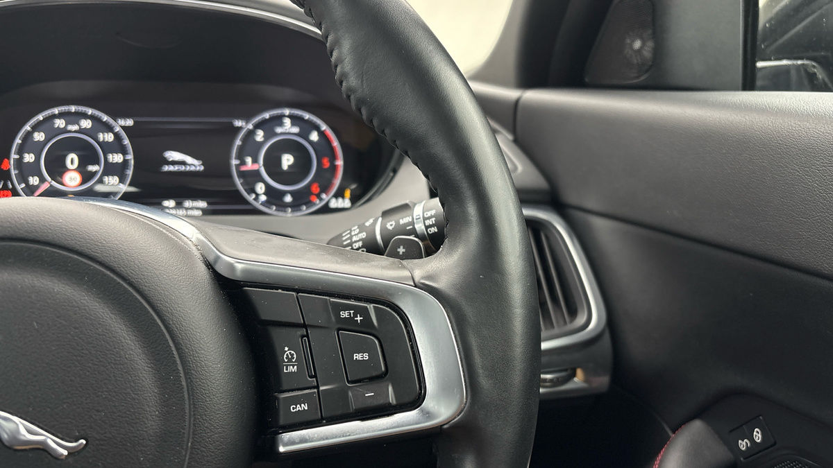 Jaguar E-PACE Image 14