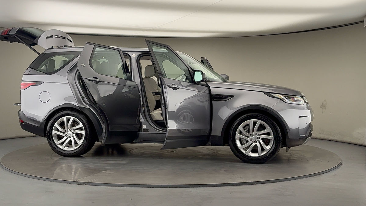 More views of Land Rover Discovery