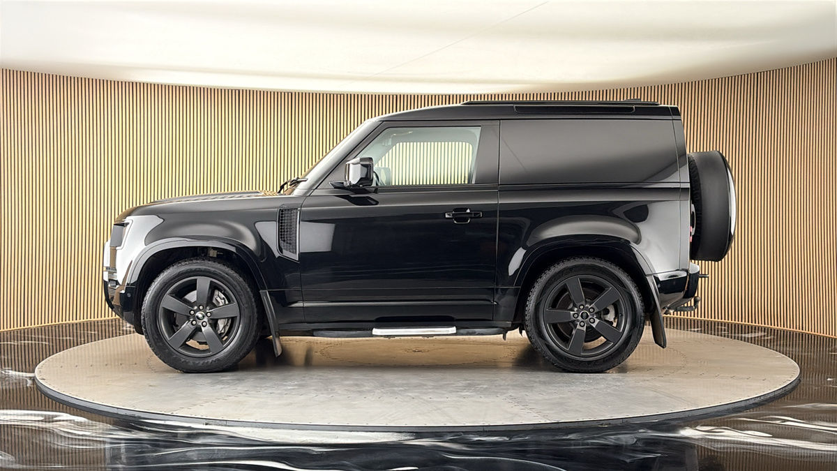 Land Rover Defender 90 Image 15