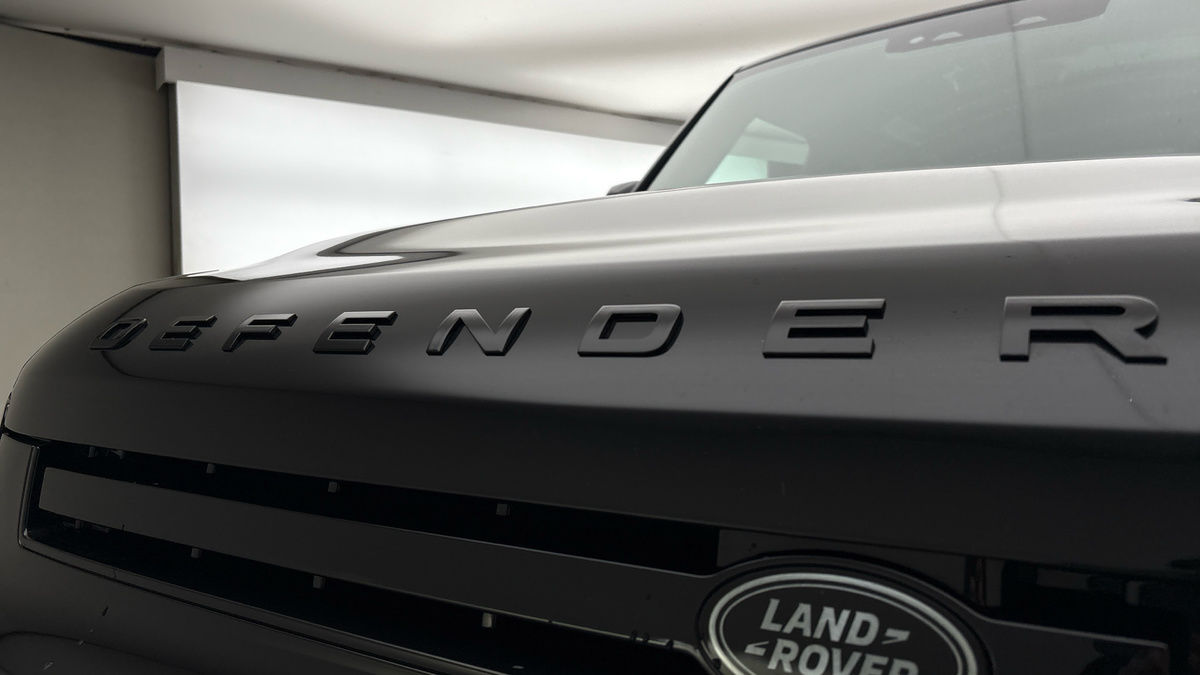 Land Rover Defender 90 Image 24