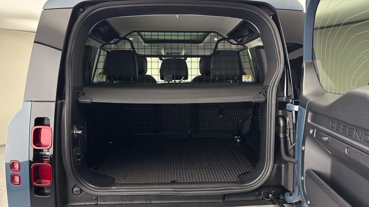 Land Rover Defender 110 Urban Image 11