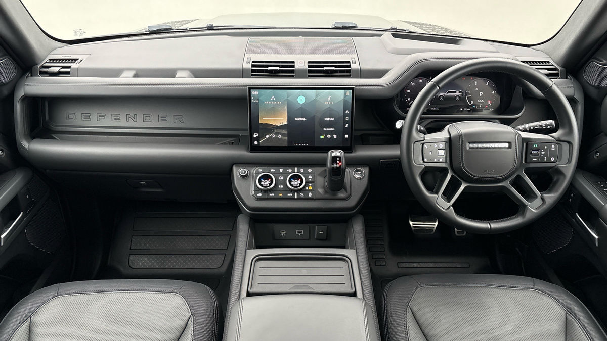 Land Rover Defender 110 Image 12