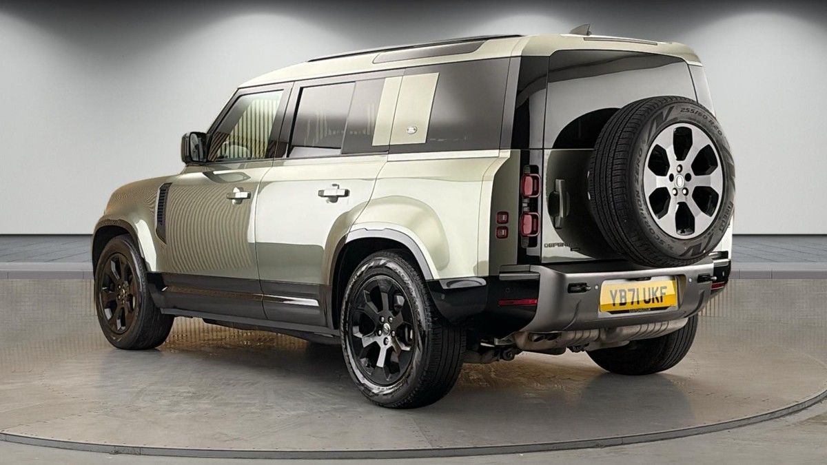Land Rover Defender 110 Image 2