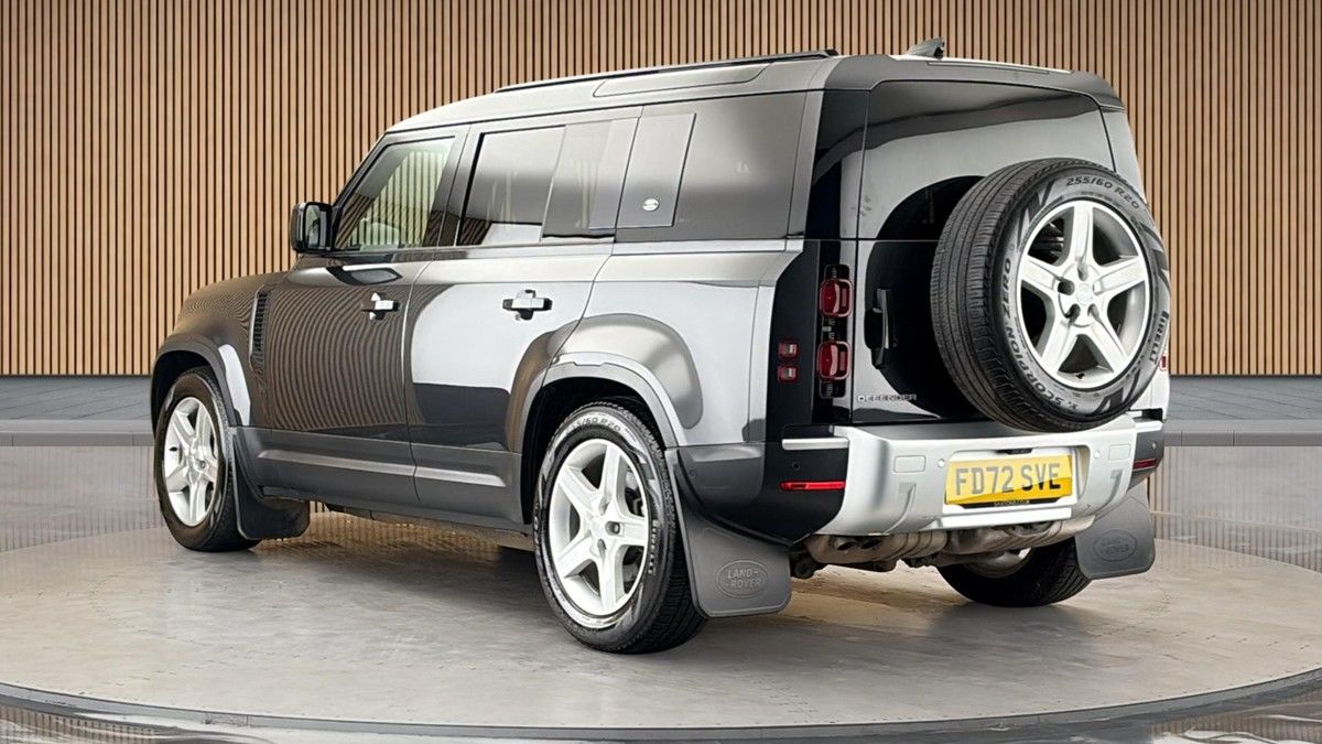 Land Rover Defender 110 Image 2