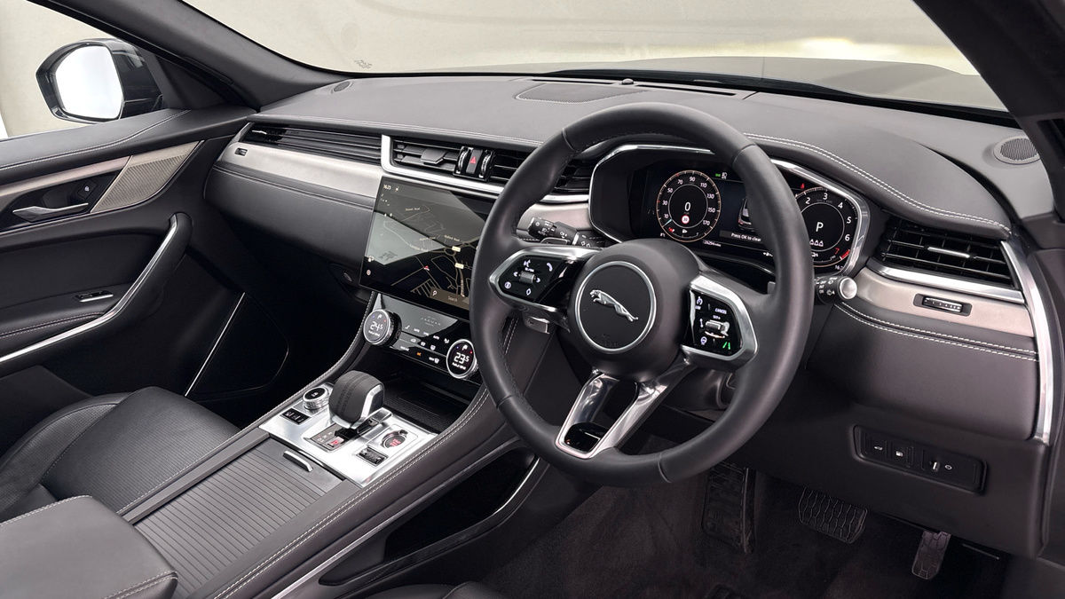 Jaguar F-PACE Image 5