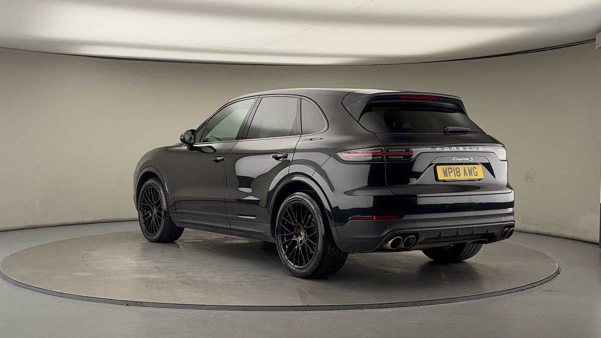 Porsche Cayenne Image 2