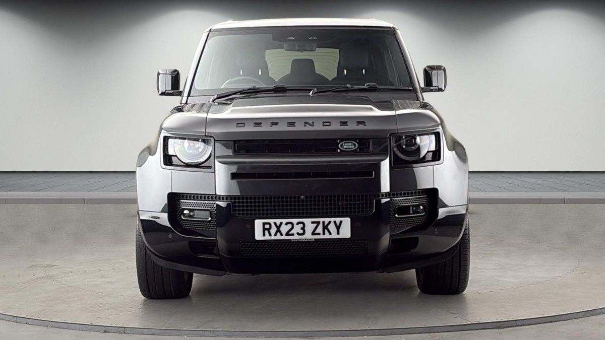 Land Rover Defender 110 Image 3
