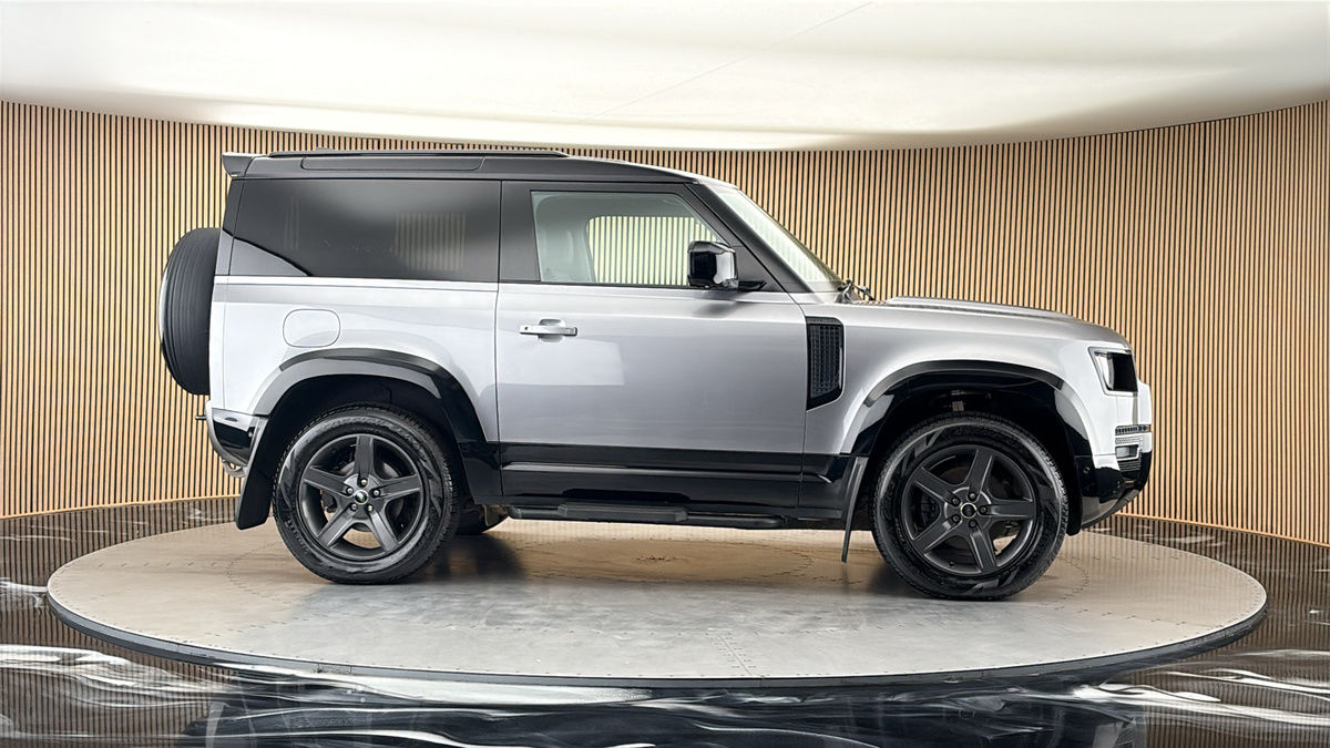 More views of Land Rover Defender 90