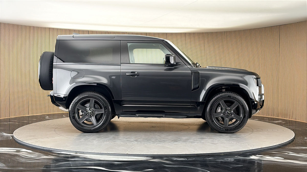 Land Rover Defender 90 Image 16