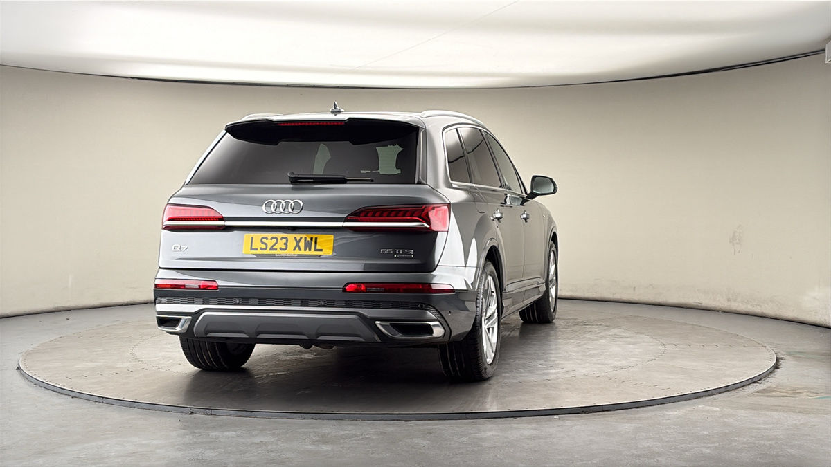 More views of Audi Q7