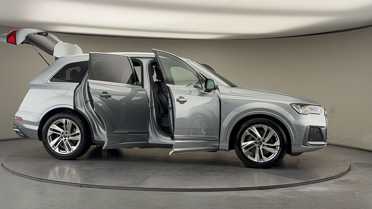 More views of Audi Q7