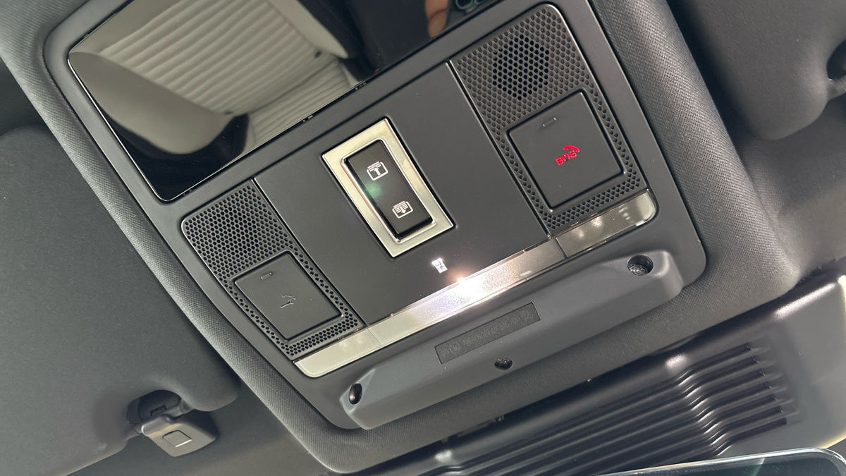 Land Rover Discovery Sport Image 35