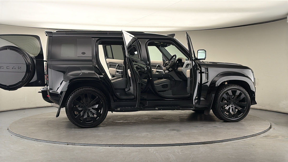 More views of Land Rover Defender 110