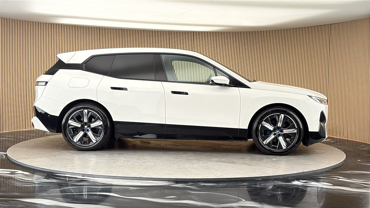 More views of BMW iX