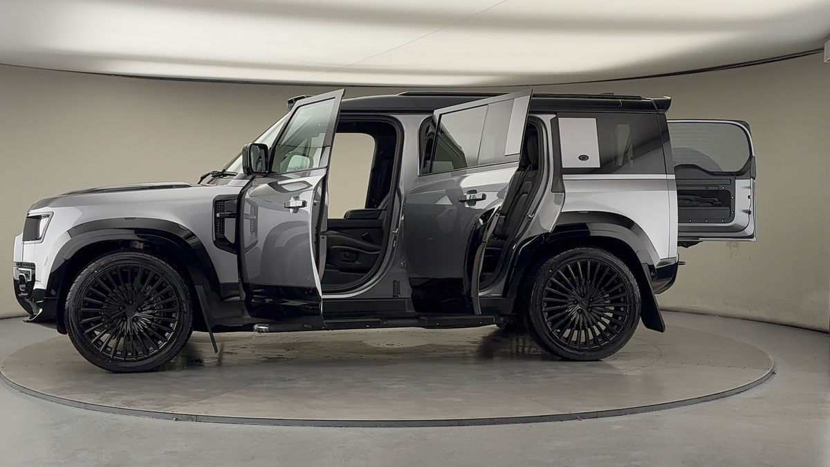 More views of Land Rover Defender 110