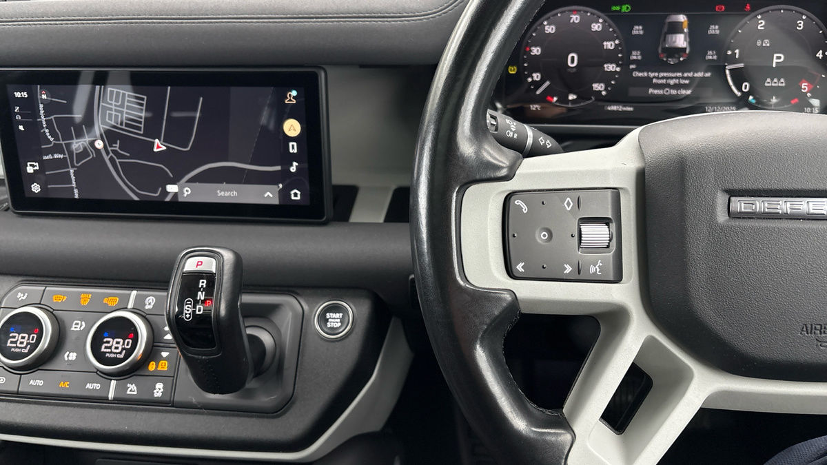 Land Rover Defender 110 Image 13