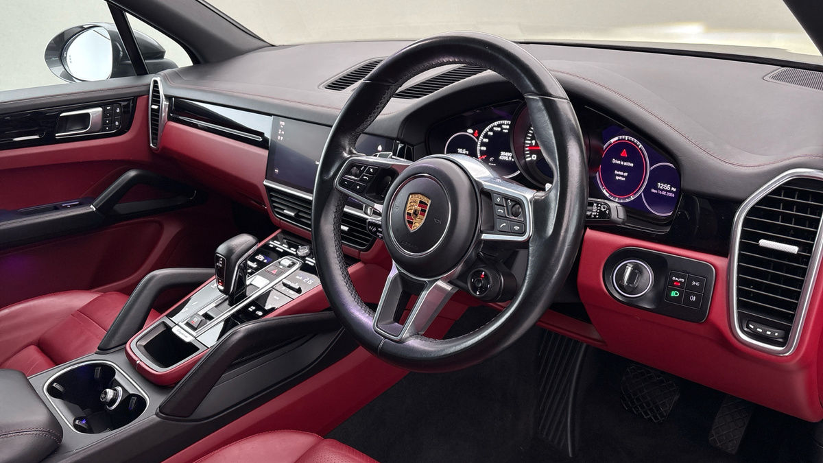 Porsche Cayenne Image 5