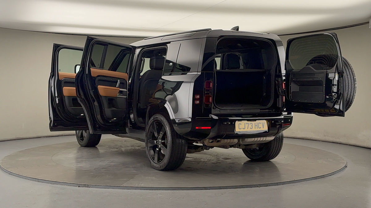 Land Rover Defender 110 Image 23